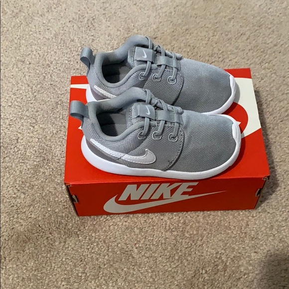 Trendy Cute Roshe Kids Baby Toddler Nike - Picture 3 of 3